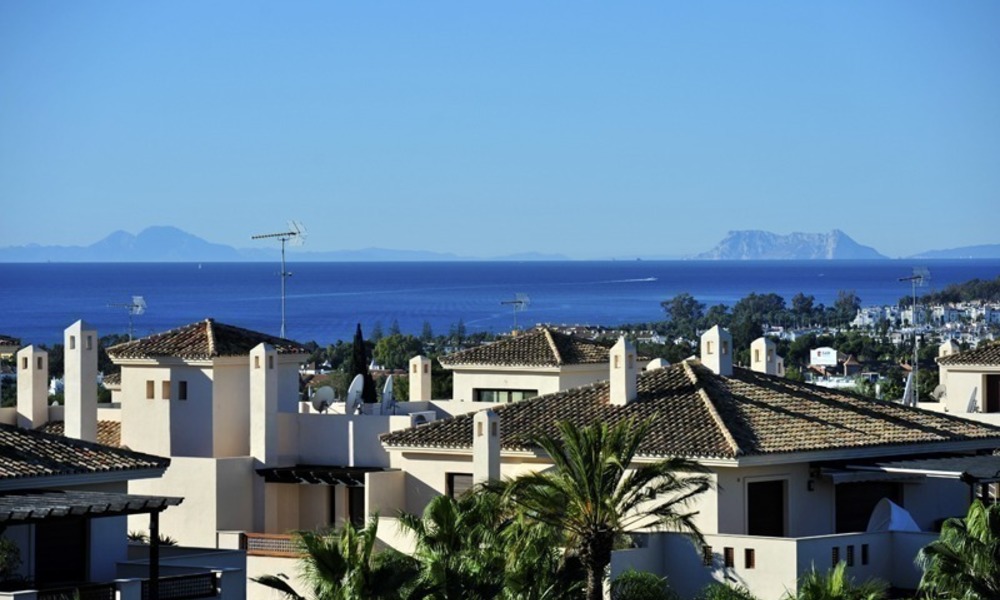 Apartamentos en venta a poca distancia de todas las comodidades y Puerto Banús en Nueva Andalucía, Marbella 1148